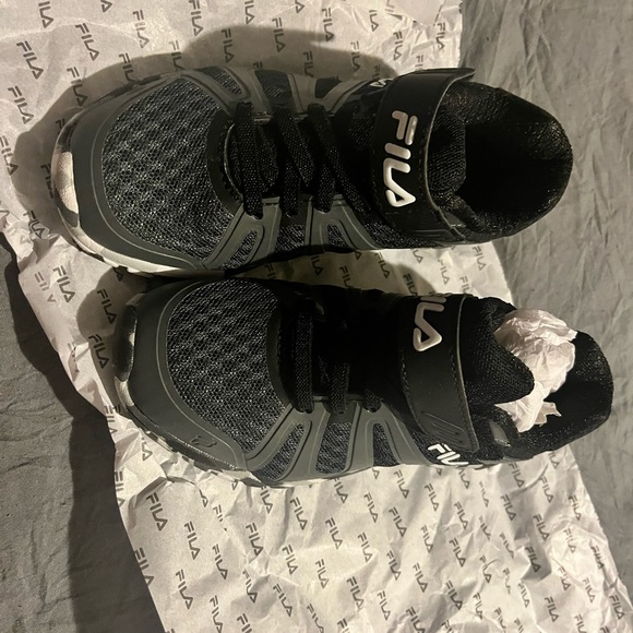 Boy Toddler 12.5 Fila shoes. Brand new - Picture 3 of 3